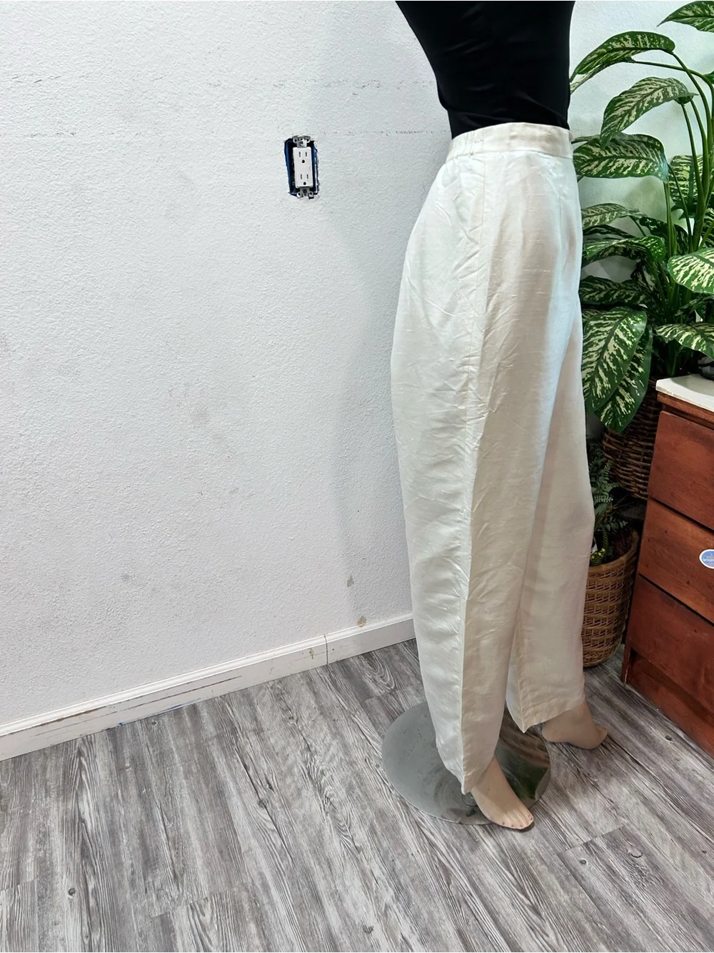 Neiman Marcus High-Rise Wide Leg Pants in Off-White